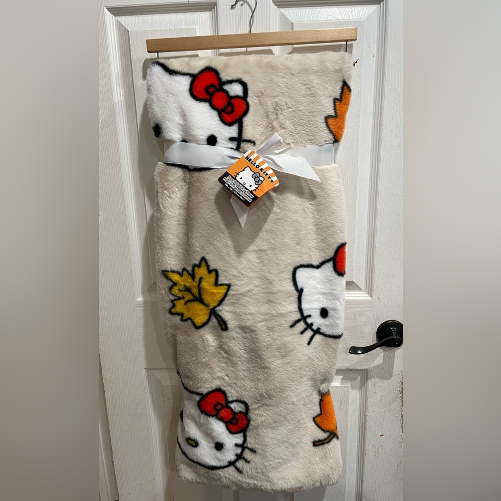 Hello Kitty fall faux rabbit fur throw